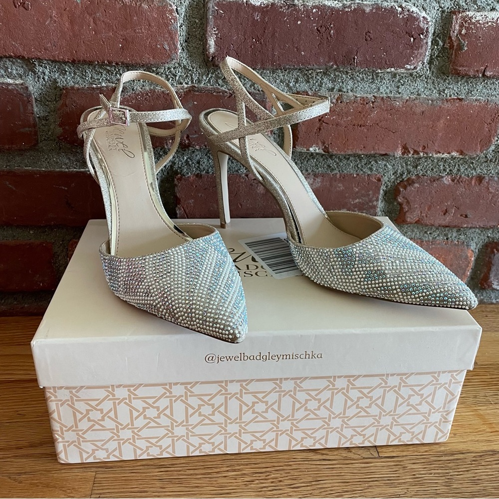 Jewel Badgley Mischka Gold Fedora Heels